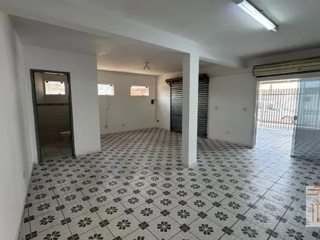 Loja para alugar, no bairro Novo Mundo em Curitiba