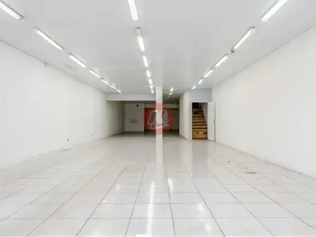 Loja com 386m², para alugar, no bairro Azenha em Porto Alegre