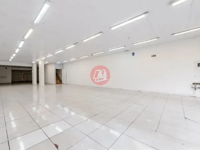 Loja com 386m², para alugar, no bairro Azenha em Porto Alegre