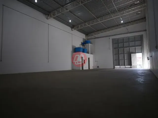 Loja com 386m², para alugar, no bairro Humaitá em Porto Alegre