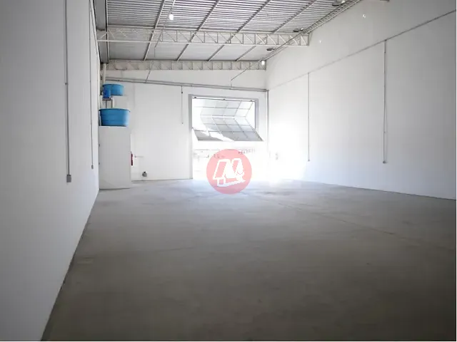 Loja com 386m², para alugar, no bairro Humaitá em Porto Alegre