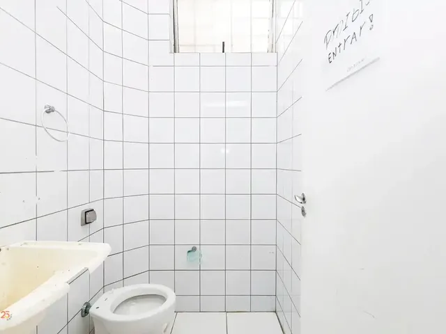 Loja para alugar, no bairro Cabral em Curitiba