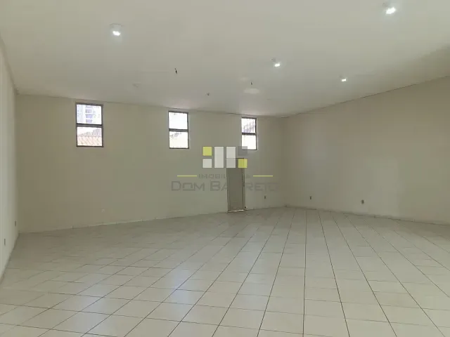 Loja com 250m², para alugar, no bairro Jardim São Carlos em Sumaré