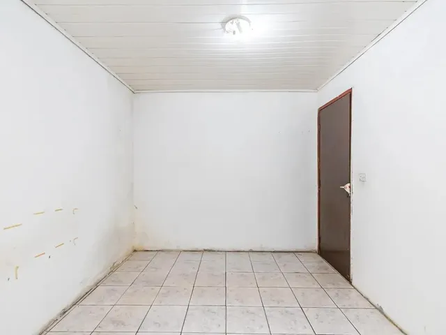 Loja com 160m² 4 quartos e 2 banheiros, à venda, no bairro Cidade Industrial em Curitiba