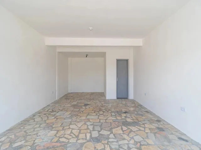 Loja para alugar, no bairro Sítio Cercado em Curitiba