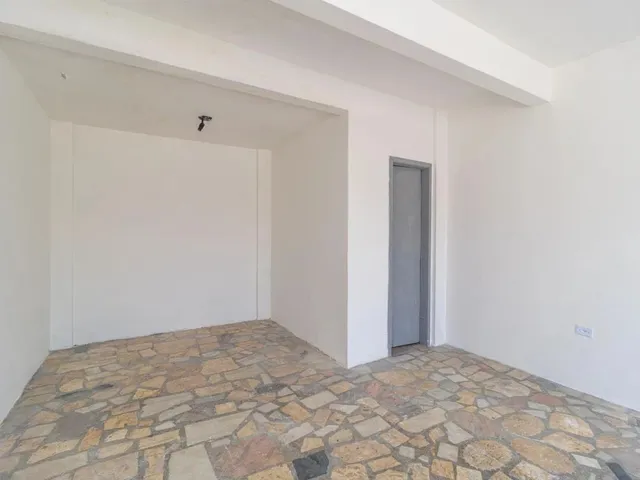 Loja para alugar, no bairro Sítio Cercado em Curitiba