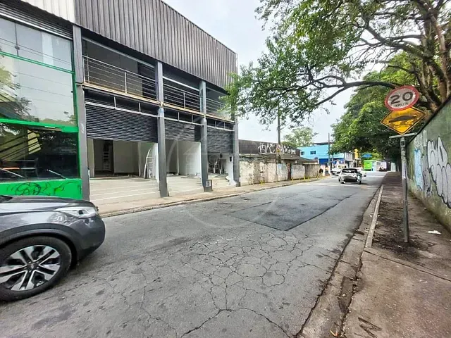 Loja com 24m², para alugar, no bairro Parque Brasil em São Paulo