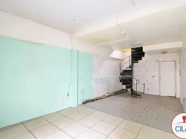 Loja à venda, no bairro Cristo Rei em Curitiba