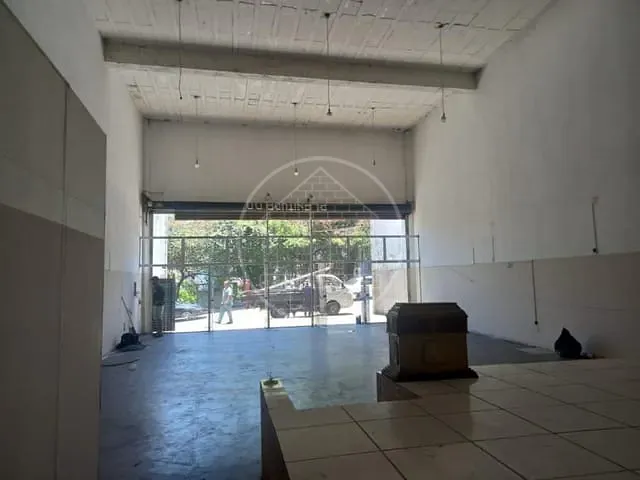 Loja com 200m², para alugar, no bairro Parque Brasil em São Paulo