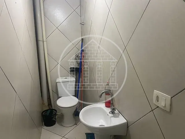 Loja com 225m², para alugar, no bairro jardim Mirna em São Paulo