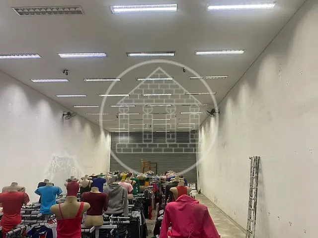 Loja com 225m², para alugar, no bairro jardim Mirna em São Paulo