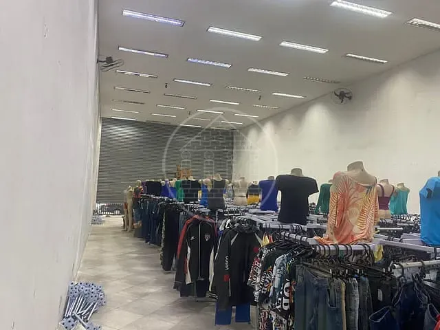 Loja com 225m², para alugar, no bairro jardim Mirna em São Paulo