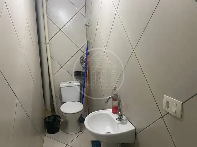 Loja com 225m², para alugar, no bairro jardim Mirna em São Paulo