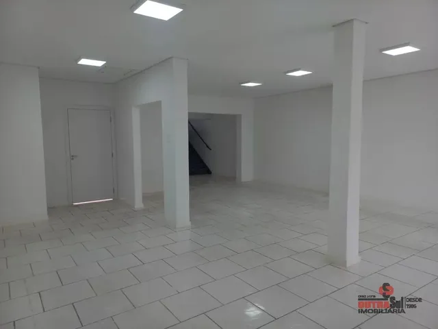 Loja para alugar, no bairro Novo Mundo em Curitiba