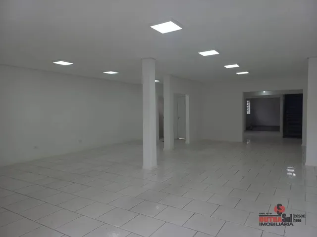 Loja para alugar, no bairro Novo Mundo em Curitiba