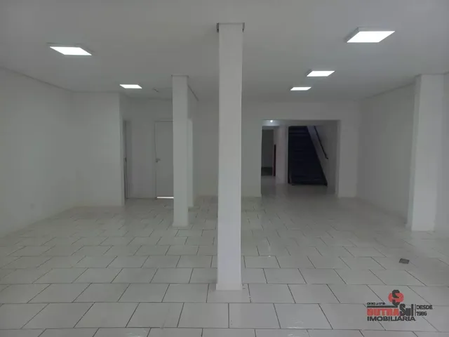 Loja para alugar, no bairro Novo Mundo em Curitiba