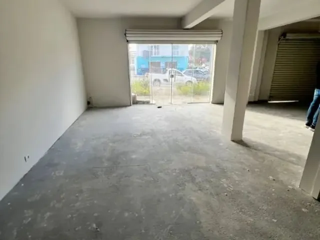 Loja para alugar, no bairro Bacacheri em Curitiba