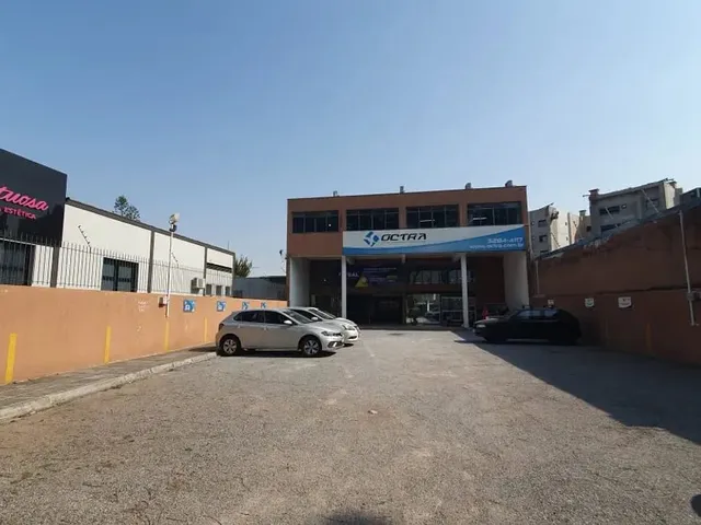 Loja com 750m², à venda, no bairro Boqueirão em Curitiba