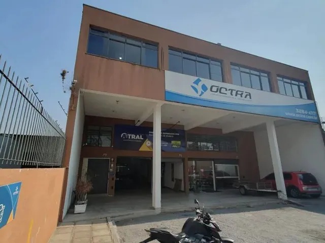 Loja com 750m², à venda, no bairro Boqueirão em Curitiba