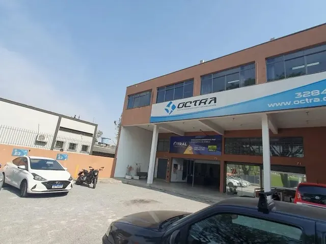 Loja com 750m², à venda, no bairro Boqueirão em Curitiba