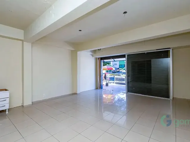 Loja para alugar, no bairro Água Verde em Curitiba