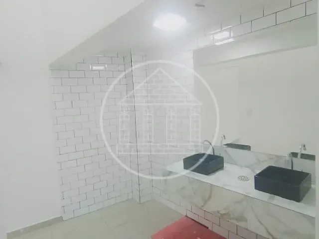 Loja com 580m², para alugar, no bairro Parque Brasil em São Paulo
