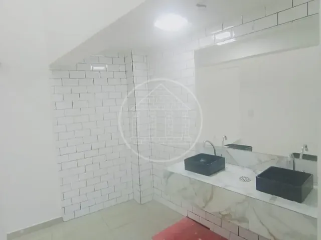 Loja com 580m², para alugar, no bairro Parque Brasil em São Paulo