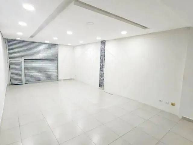 Loja para alugar, no bairro Vila Campo Grande em São Paulo