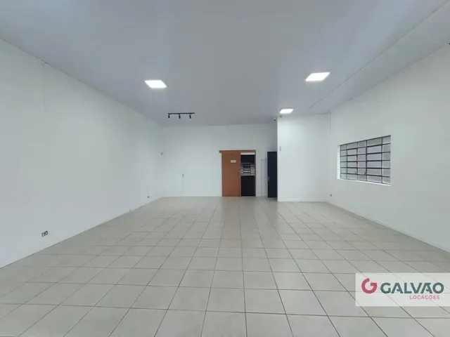 Loja para alugar, no bairro Novo Mundo em Curitiba