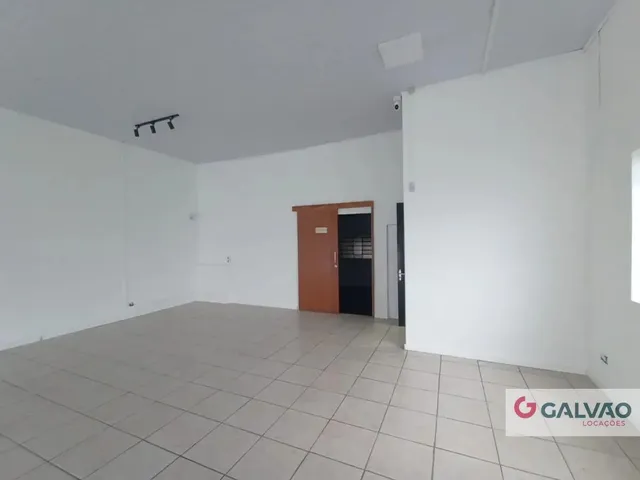 Loja para alugar, no bairro Novo Mundo em Curitiba