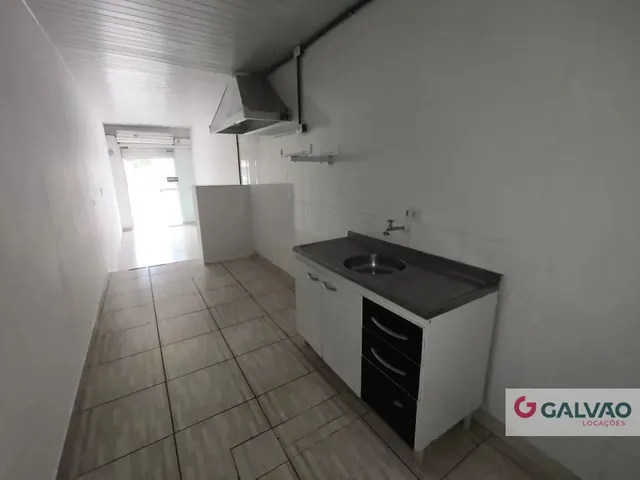 Loja para alugar, no bairro Bacacheri em Curitiba