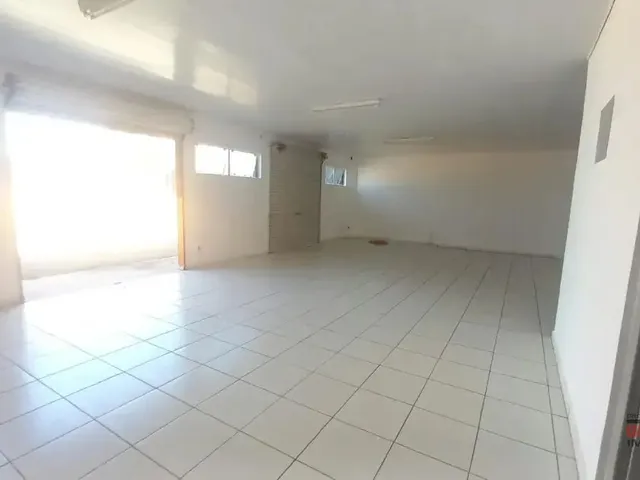 Loja para alugar, no bairro Xaxim em Curitiba