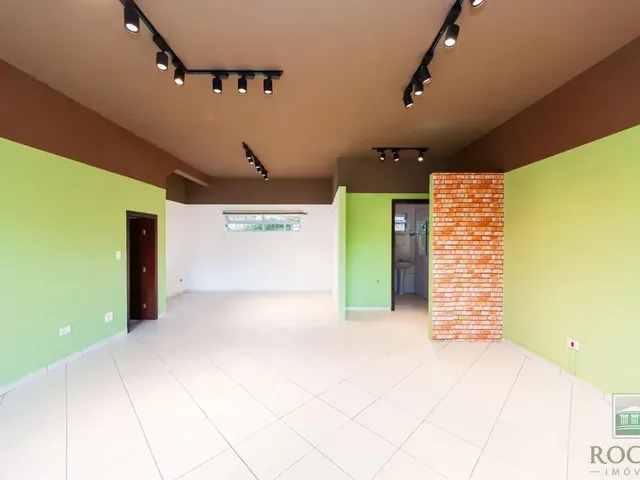 Loja para alugar, no bairro Bacacheri em Curitiba