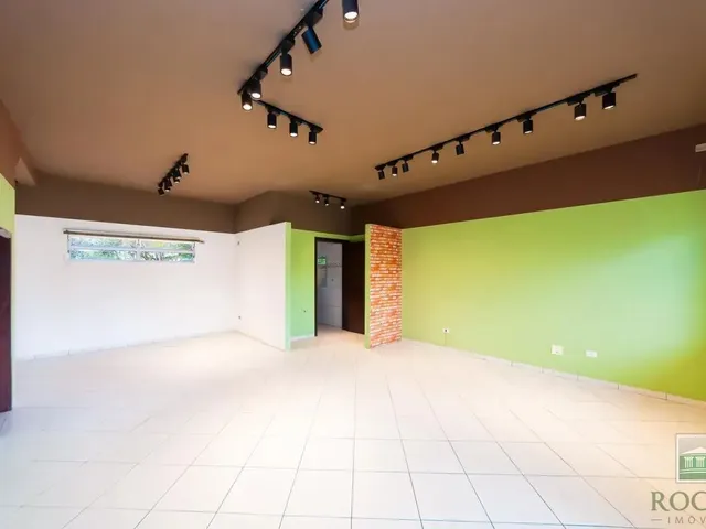 Loja para alugar, no bairro Bacacheri em Curitiba
