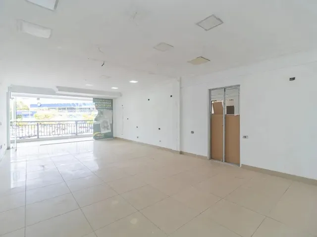 Loja para alugar, no bairro Campo Comprido em Curitiba