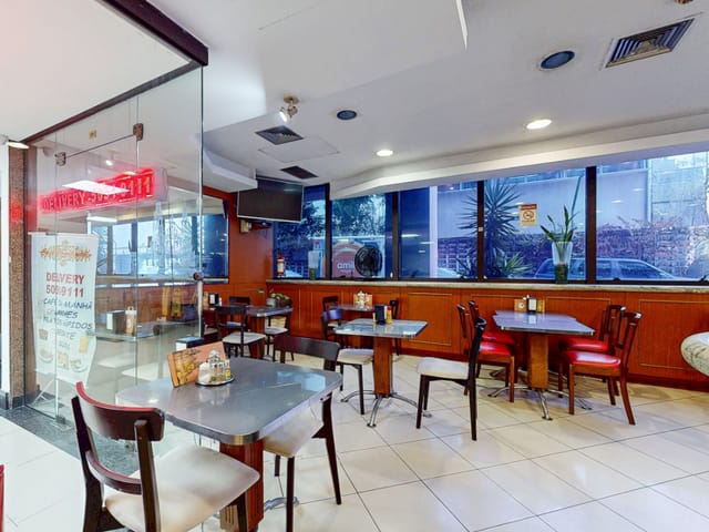 Foto do Loja - Loja de rua para venda em Moema, 52m² | Lares e Andares Imóveis