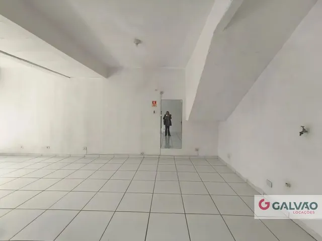 Loja para alugar, no bairro Guabirotuba em Curitiba