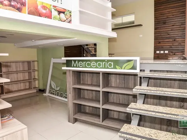 Loja para alugar, no bairro Ahú em Curitiba