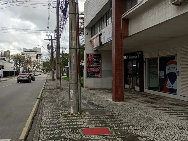 Loja à venda, no bairro Cabral em Curitiba