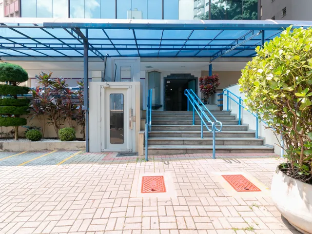 Foto do Loja - Loja de fachada ativa para venda em Santa Cecília, 145m² | Lares e Andares Imóveis