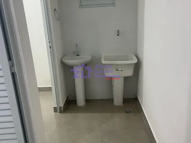 Loja com 310m², para alugar, no bairro Vila Antonieta em São Paulo