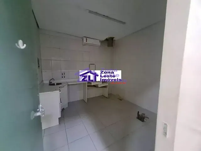 Loja com 303m², para alugar, no bairro Vila Carrão em São Paulo