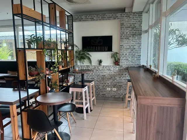 Loja com 90m², à venda, no bairro Rebouças em Curitiba
