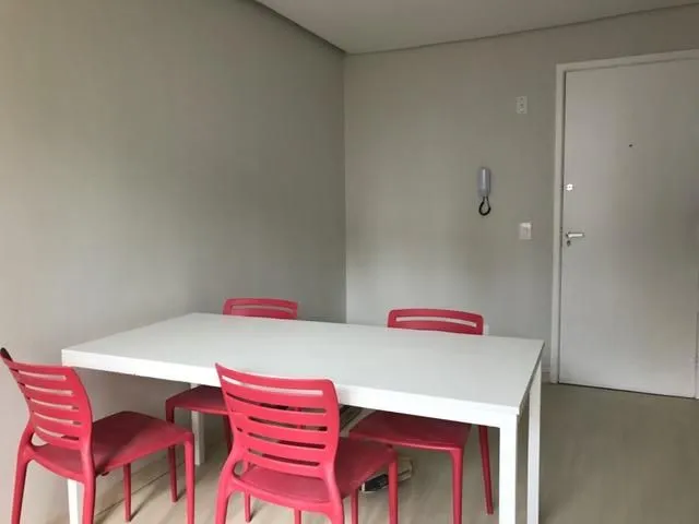 Outro 1 quarto e 1 banheiro, para alugar, no bairro Champagnat em Curitiba