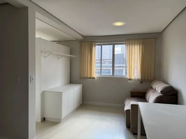 Outro 1 quarto e 1 banheiro, para alugar, no bairro Champagnat em Curitiba