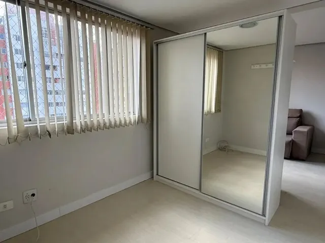 Outro 1 quarto e 1 banheiro, para alugar, no bairro Champagnat em Curitiba