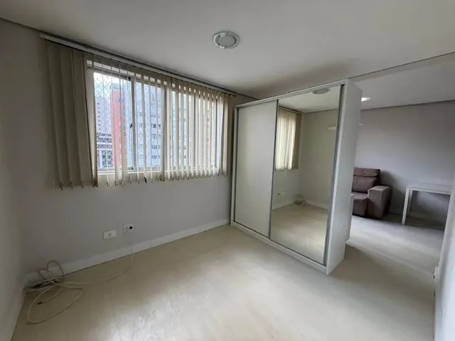 Outro 1 quarto e 1 banheiro, para alugar, no bairro Champagnat em Curitiba