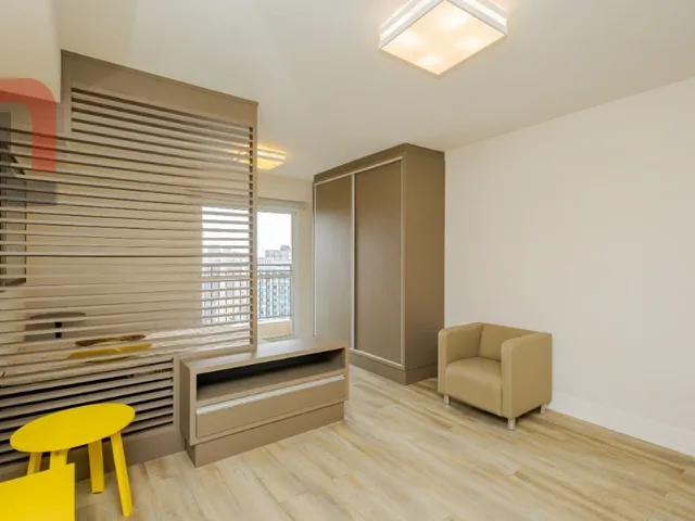 Outro 1 quarto e 1 banheiro, para alugar, no bairro Centro em Curitiba