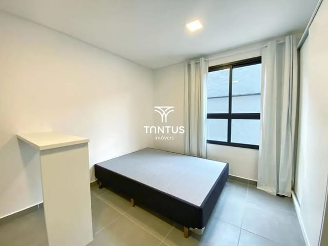 Outro 1 quarto e 1 banheiro, para alugar, no bairro Centro Cívico em Curitiba