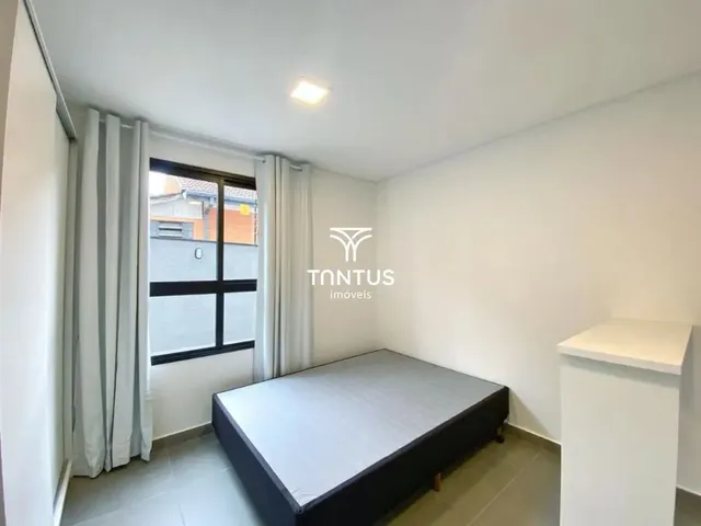 Outro 1 quarto e 1 banheiro, para alugar, no bairro Centro Cívico em Curitiba